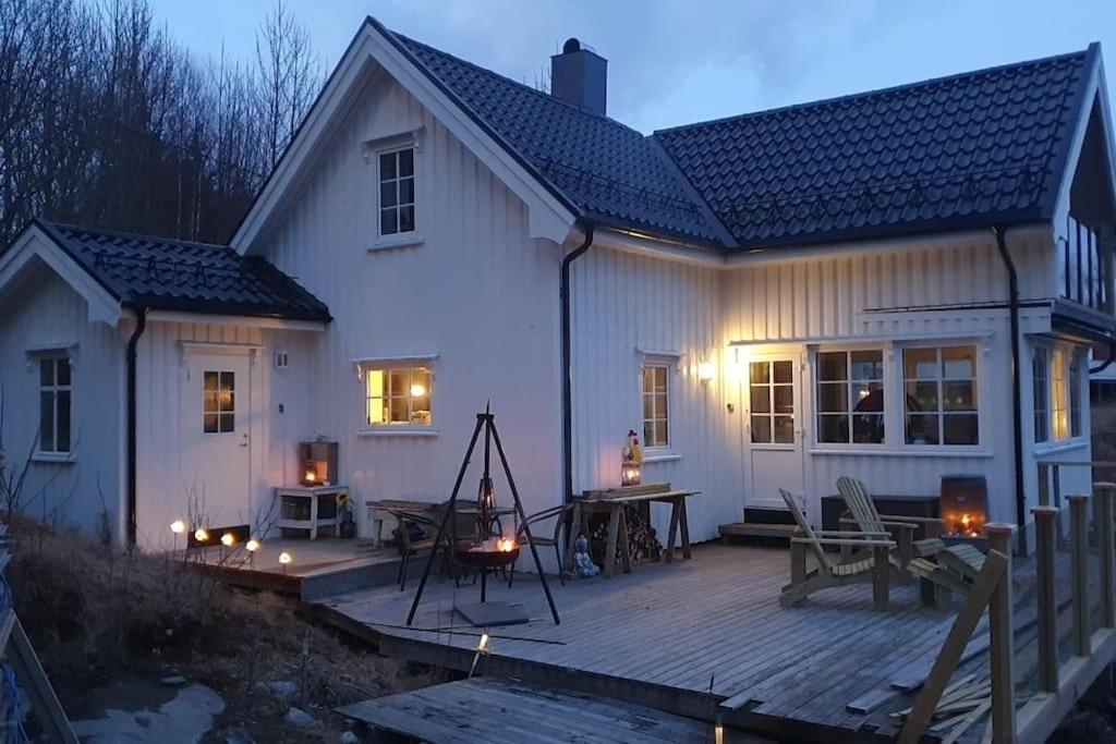 Hus Ved Sjoen 4 Soverom 10 Gjester Salsbruket