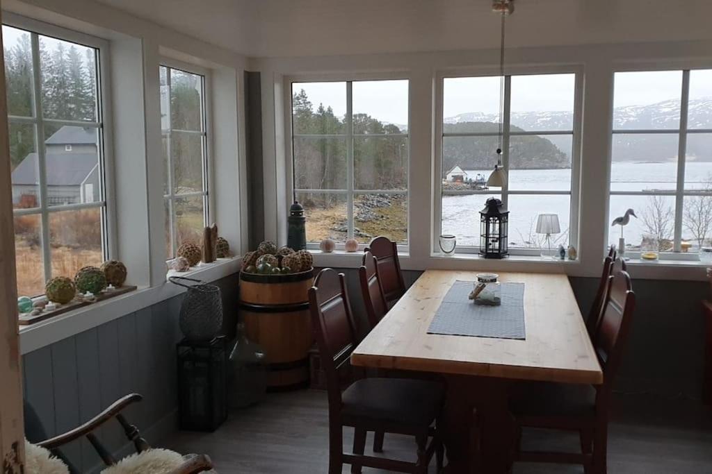 Hus Ved Sjoen 4 Soverom 10 Gjester Holiday home *